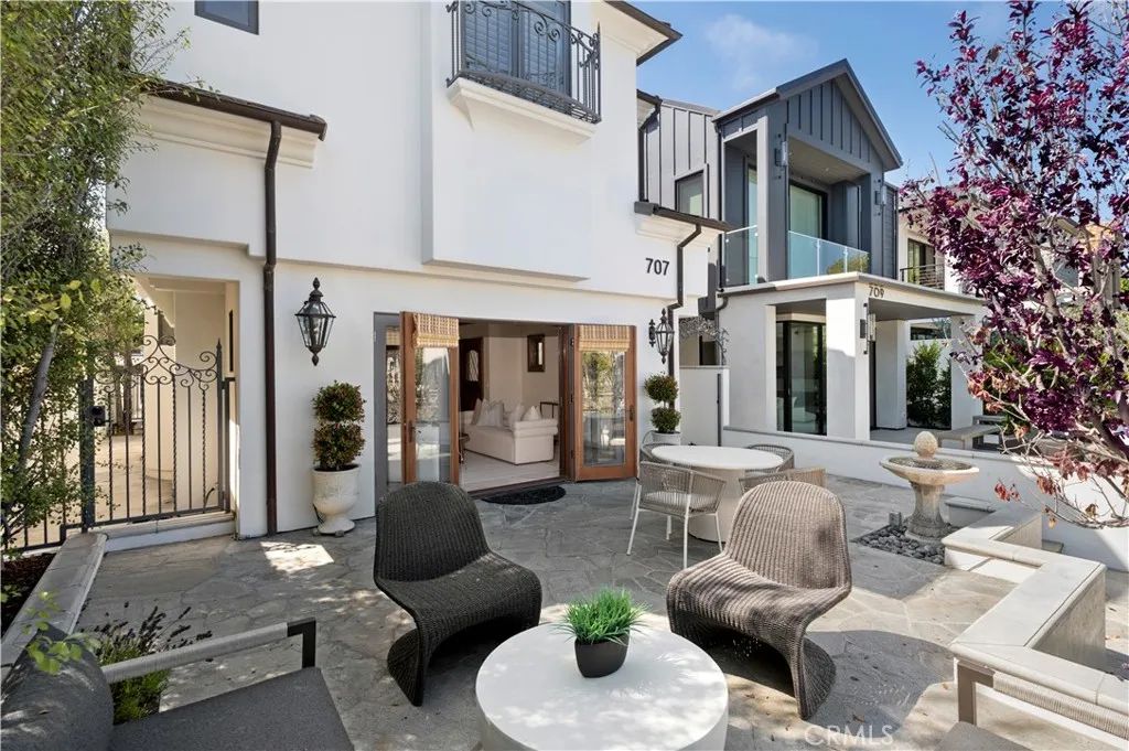 707 Larkspur Avenue, Corona Del Mar, CA 92625