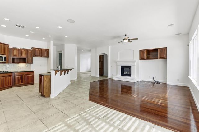 531 Hawkcrest Cir, Sacramento, CA 95835