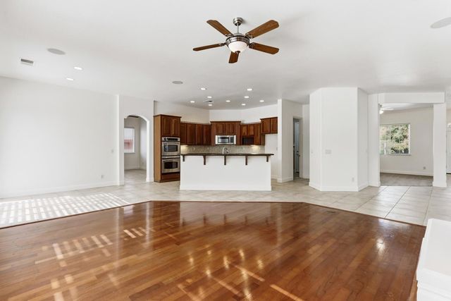 531 Hawkcrest Cir, Sacramento, CA 95835