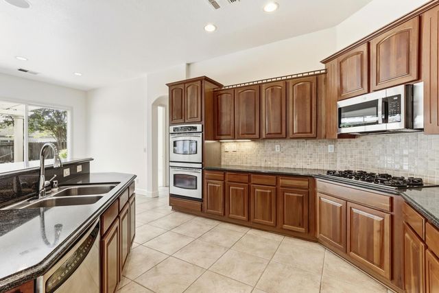 531 Hawkcrest Cir, Sacramento, CA 95835