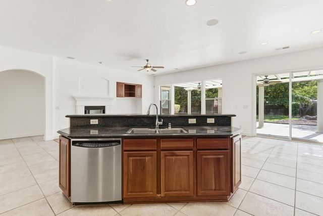 531 Hawkcrest Cir, Sacramento, CA 95835