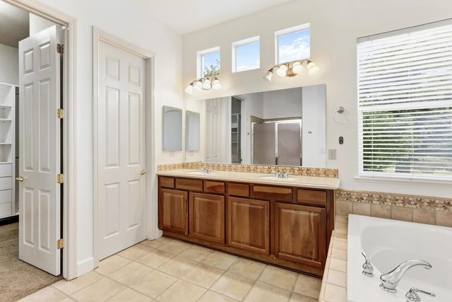 531 Hawkcrest Cir, Sacramento, CA 95835