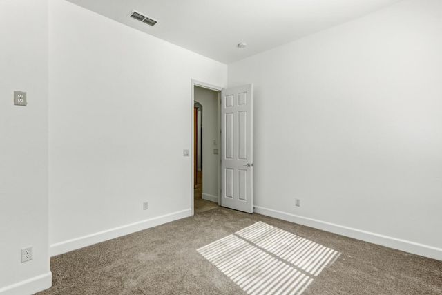 531 Hawkcrest Cir, Sacramento, CA 95835