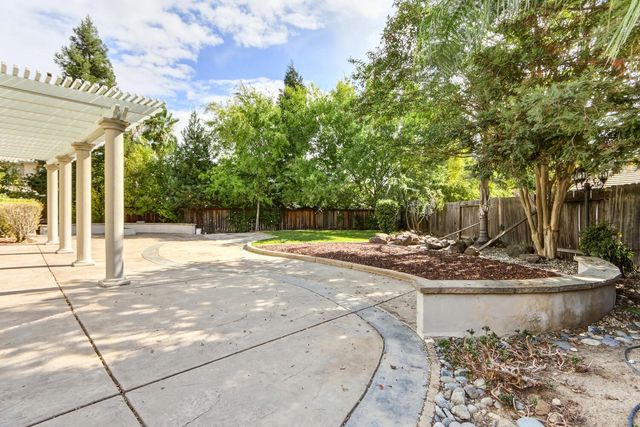 531 Hawkcrest Cir, Sacramento, CA 95835