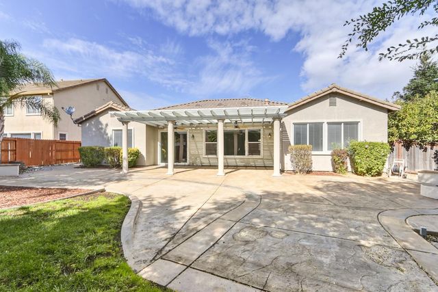 531 Hawkcrest Cir, Sacramento, CA 95835