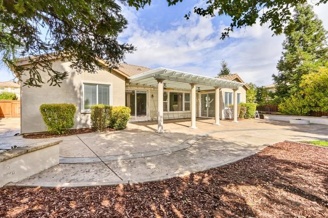 531 Hawkcrest Cir, Sacramento, CA 95835