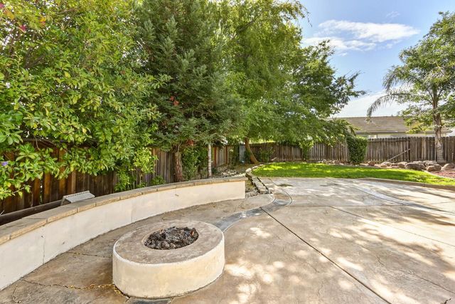 531 Hawkcrest Cir, Sacramento, CA 95835