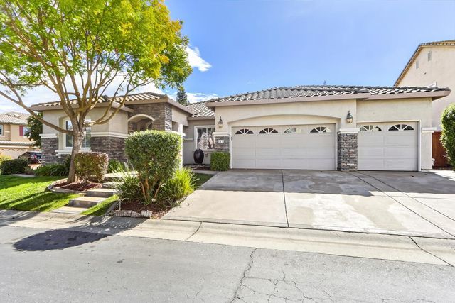 531 Hawkcrest Cir, Sacramento, CA 95835
