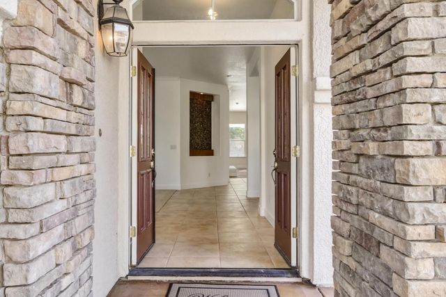 531 Hawkcrest Cir, Sacramento, CA 95835