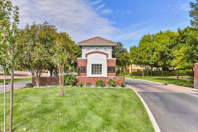 531 Hawkcrest Cir, Sacramento, CA 95835