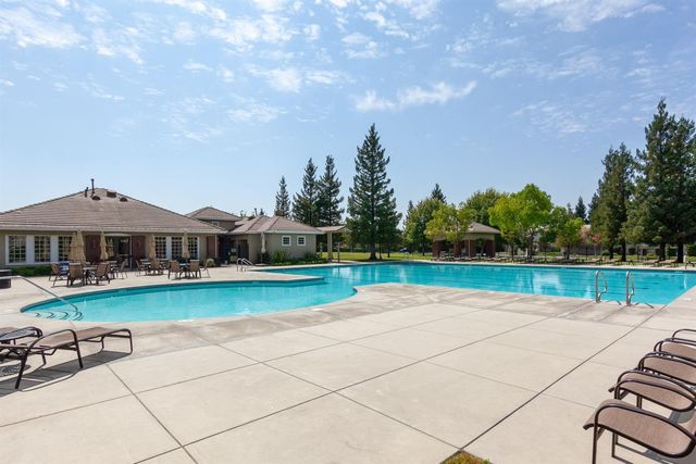531 Hawkcrest Cir, Sacramento, CA 95835