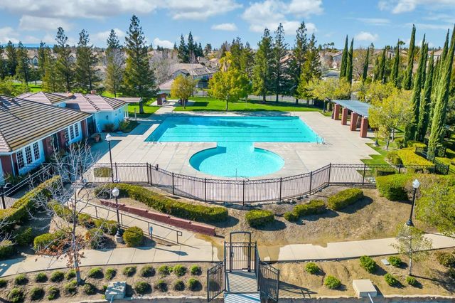 531 Hawkcrest Cir, Sacramento, CA 95835