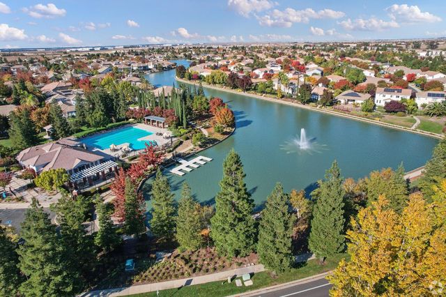 531 Hawkcrest Cir, Sacramento, CA 95835