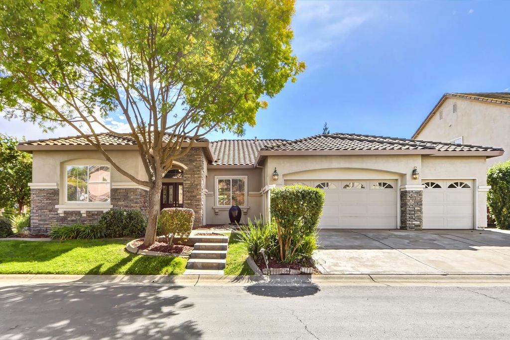 531 Hawkcrest Cir, Sacramento, CA 95835