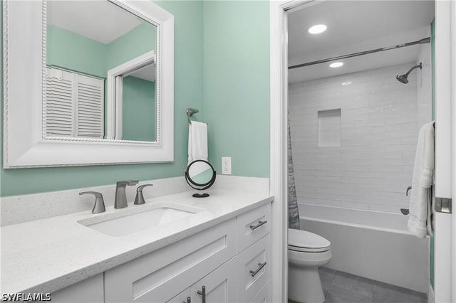 773 Wiggins Lake DR 2, Naples, FL 34110