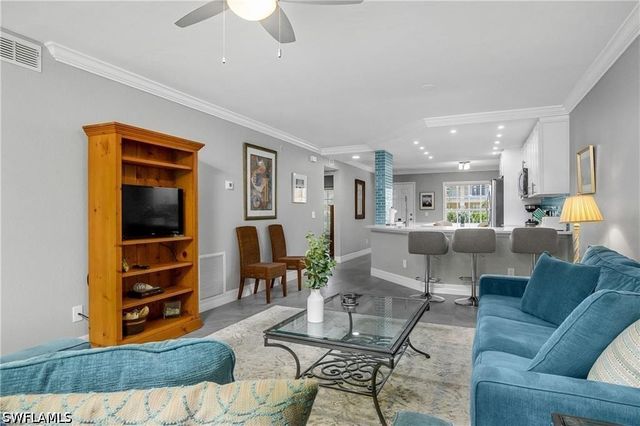 773 Wiggins Lake DR 2, Naples, FL 34110