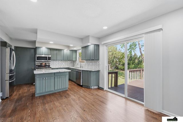 2500 Surrey Court, Lincoln, NE 68512