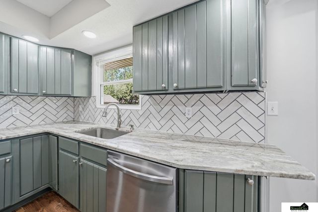 2500 Surrey Court, Lincoln, NE 68512