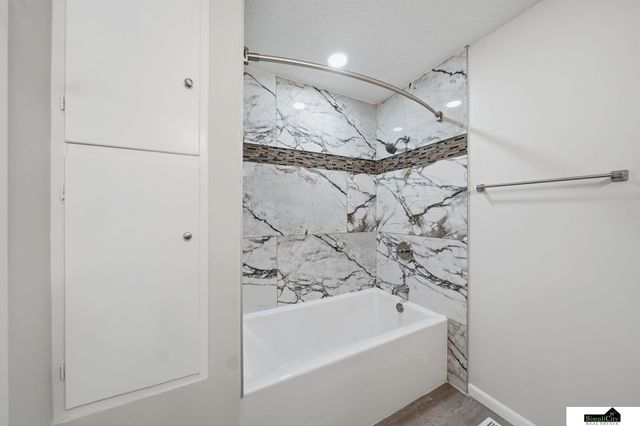 2500 Surrey Court, Lincoln, NE 68512