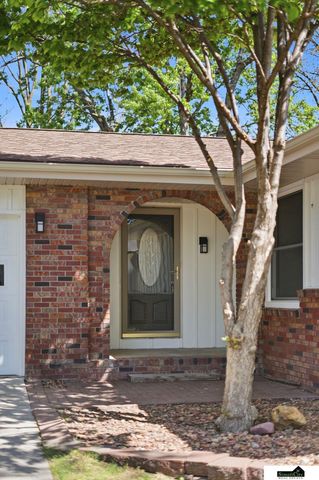 2500 Surrey Court, Lincoln, NE 68512