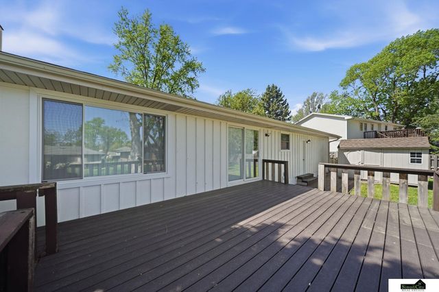 2500 Surrey Court, Lincoln, NE 68512