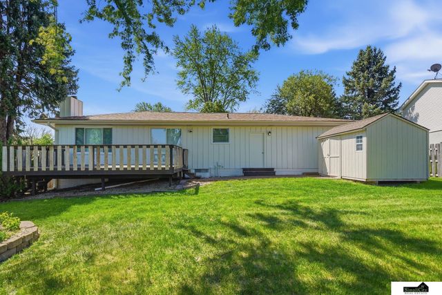 2500 Surrey Court, Lincoln, NE 68512