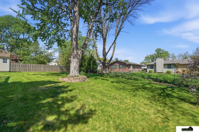 2500 Surrey Court, Lincoln, NE 68512