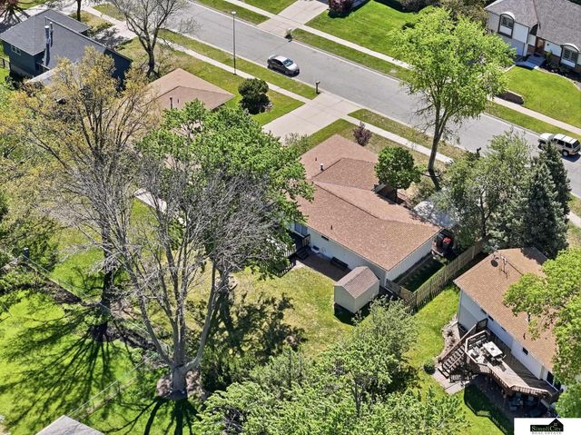 2500 Surrey Court, Lincoln, NE 68512