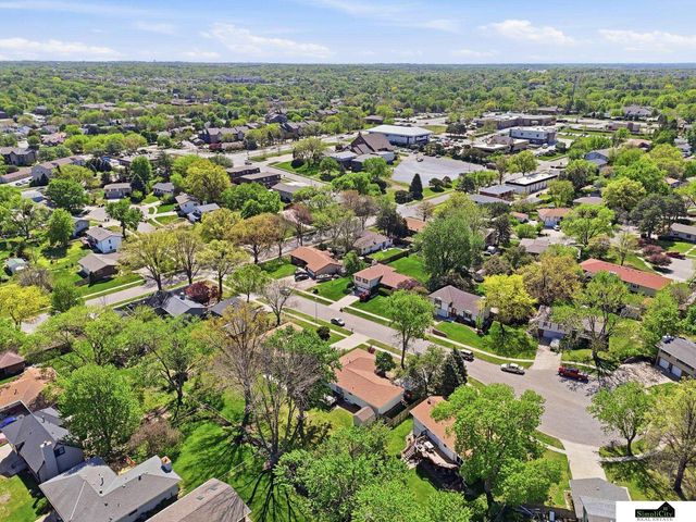2500 Surrey Court, Lincoln, NE 68512