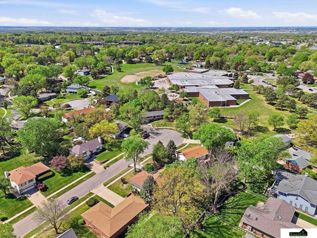 2500 Surrey Court, Lincoln, NE 68512
