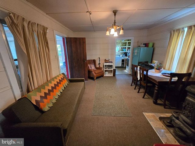 474 TEMPLE DR, Falling Waters, WV 25419