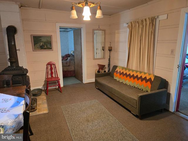 474 TEMPLE DR, Falling Waters, WV 25419