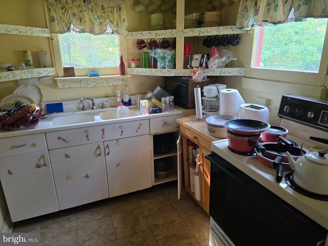 474 TEMPLE DR, Falling Waters, WV 25419