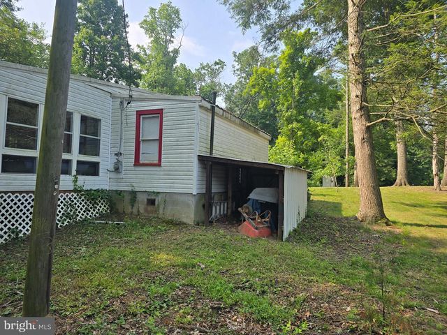 474 TEMPLE DR, Falling Waters, WV 25419