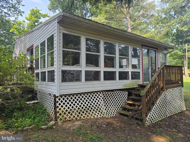 474 TEMPLE DR, Falling Waters, WV 25419