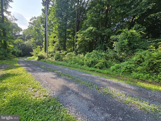 474 TEMPLE DR, Falling Waters, WV 25419
