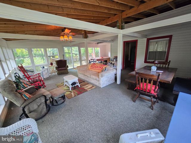 474 TEMPLE DR, Falling Waters, WV 25419