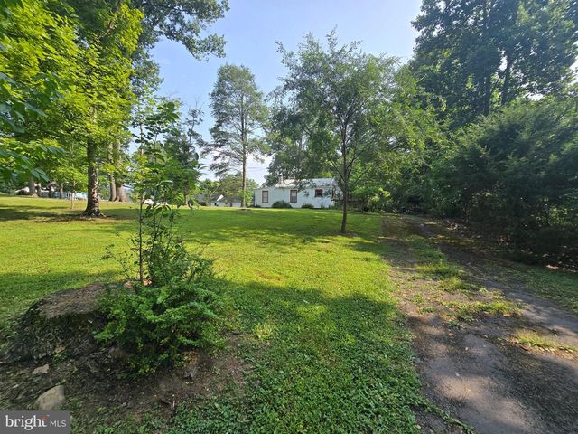 474 TEMPLE DR, Falling Waters, WV 25419