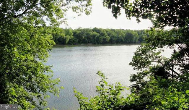 474 TEMPLE DR, Falling Waters, WV 25419