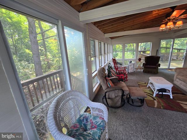 474 TEMPLE DR, Falling Waters, WV 25419