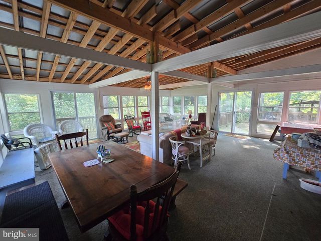 474 TEMPLE DR, Falling Waters, WV 25419