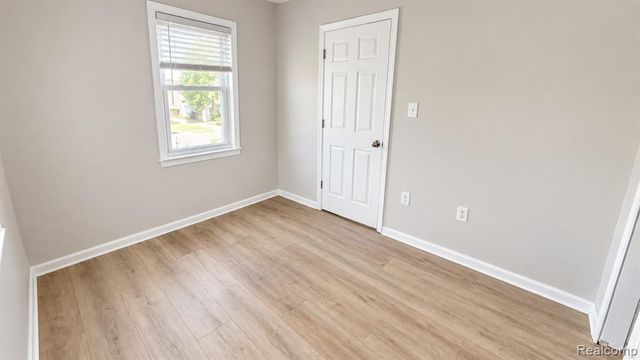 8030 Chalmers Avenue, Warren, MI 48089