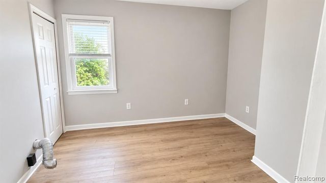8030 Chalmers Avenue, Warren, MI 48089