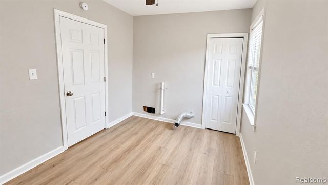 8030 Chalmers Avenue, Warren, MI 48089