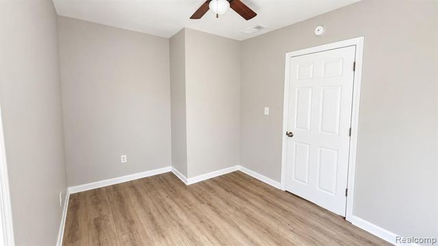 8030 Chalmers Avenue, Warren, MI 48089