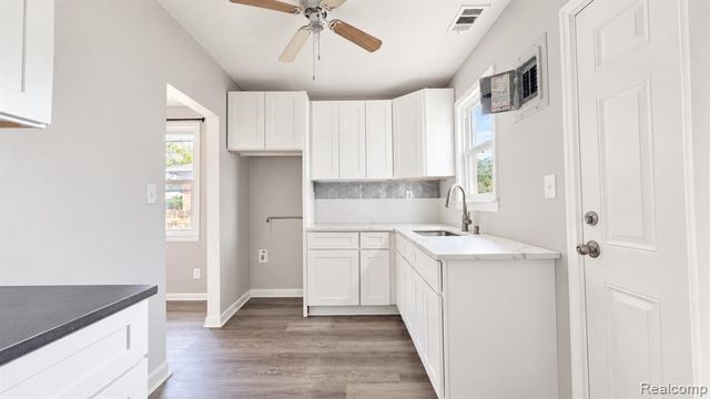 8030 Chalmers Avenue, Warren, MI 48089