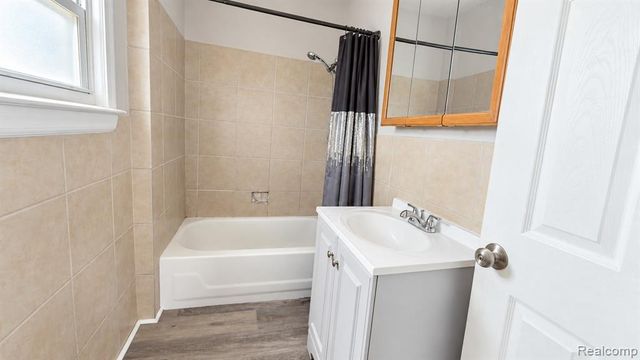 8030 Chalmers Avenue, Warren, MI 48089
