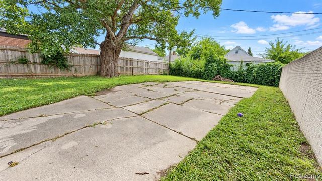 8030 Chalmers Avenue, Warren, MI 48089