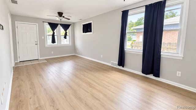 8030 Chalmers Avenue, Warren, MI 48089