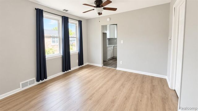 8030 Chalmers Avenue, Warren, MI 48089